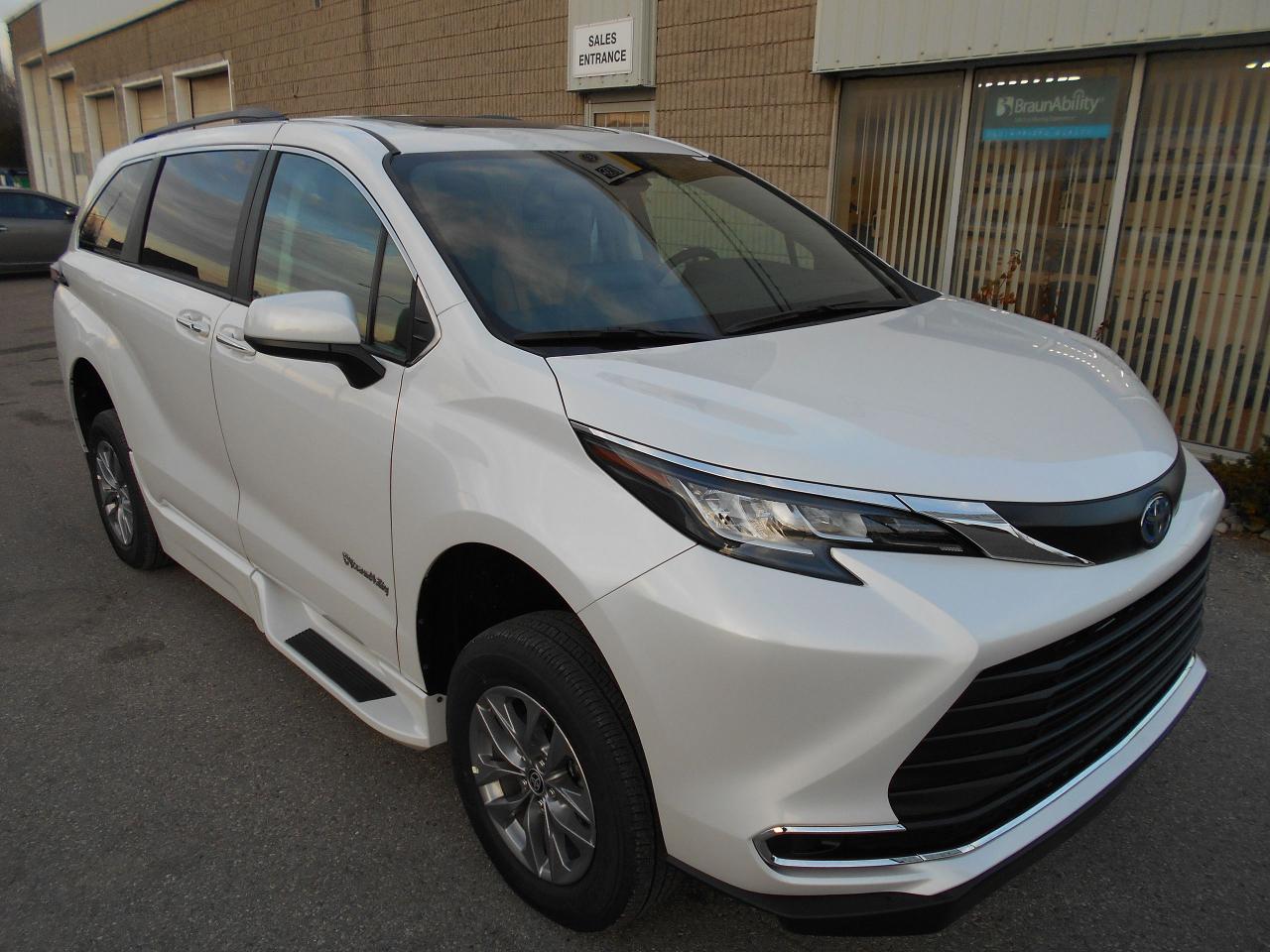 2024 Toyota Sienna XLE-Wheelchair Accessible Side Entry-Power Photo