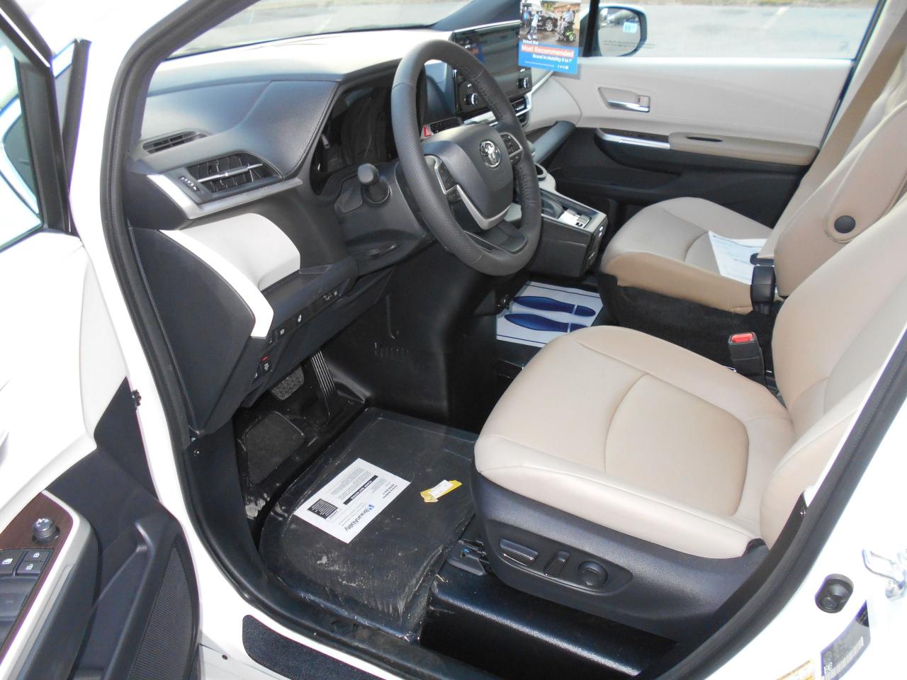 2024 Toyota Sienna XLE-Wheelchair Accessible Side Entry-Power Photo