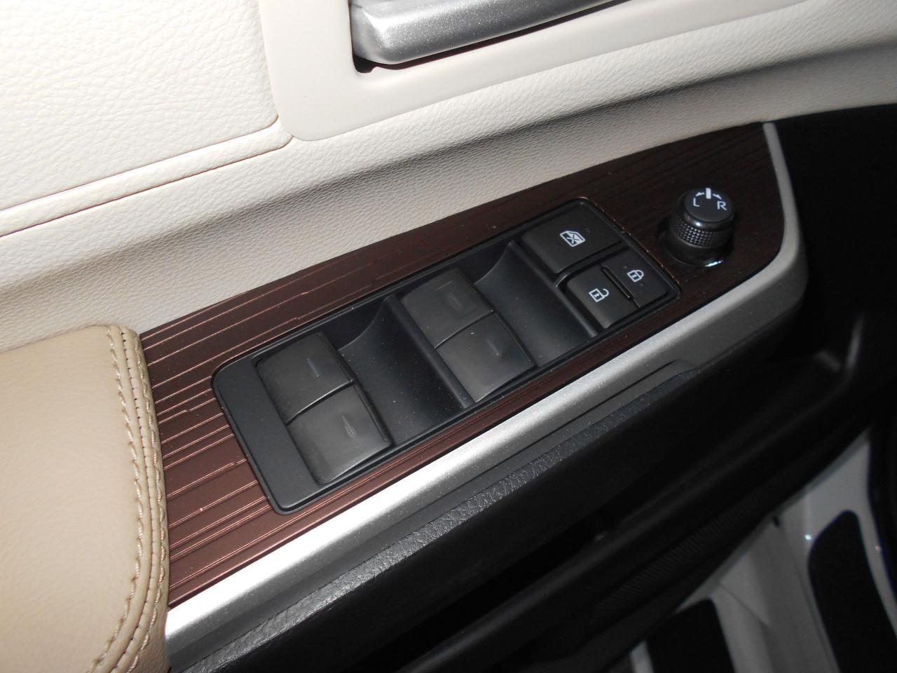 2024 Toyota Sienna XLE-Wheelchair Accessible Side Entry-Power Photo