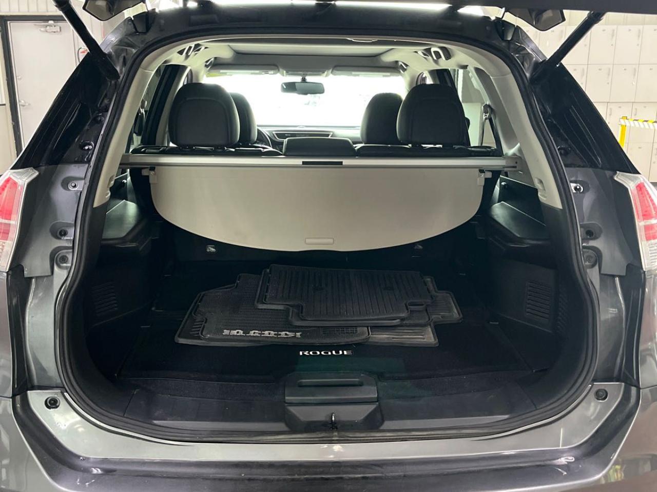 2015 Nissan Rogue SL Photo2