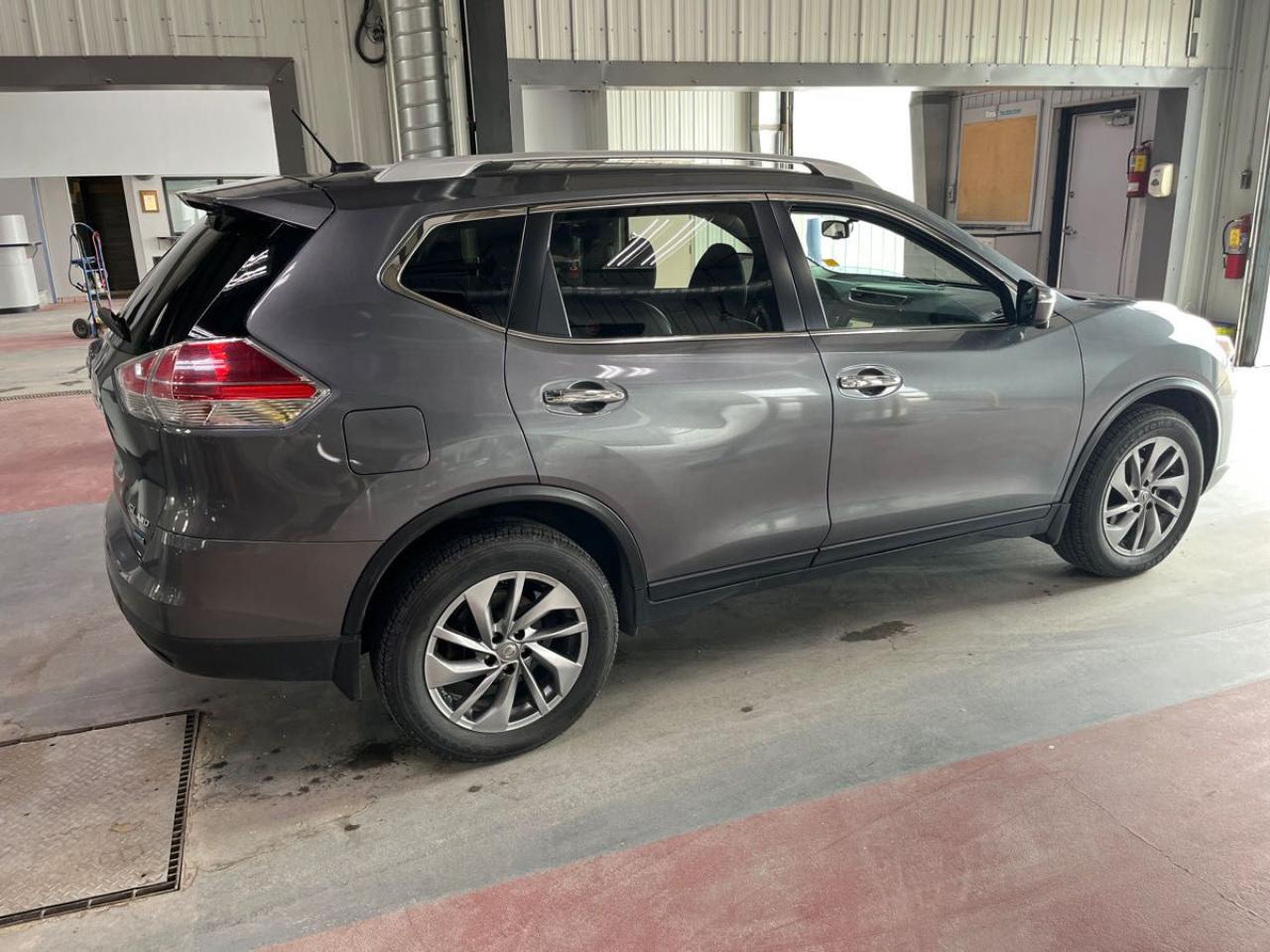 2015 Nissan Rogue SL Photo4