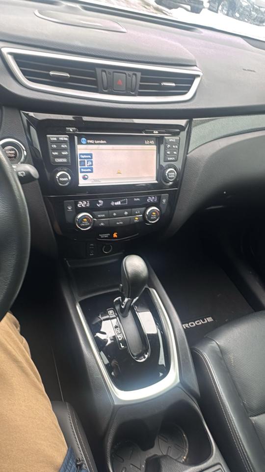 2015 Nissan Rogue SL Photo