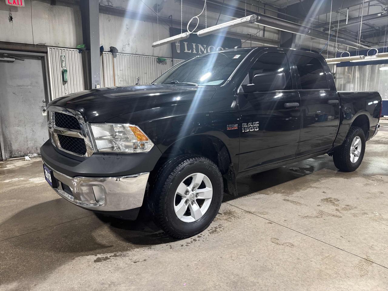 2018 RAM 1500 ST | Crew Cab | 4x4 | Tinted | Alloys | Clean Crfx Photo4