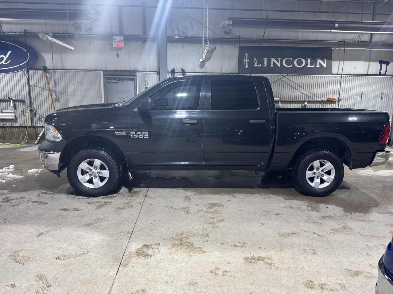 2018 RAM 1500 ST | Crew Cab | 4x4 | Tinted | Alloys | Clean Crfx Photo