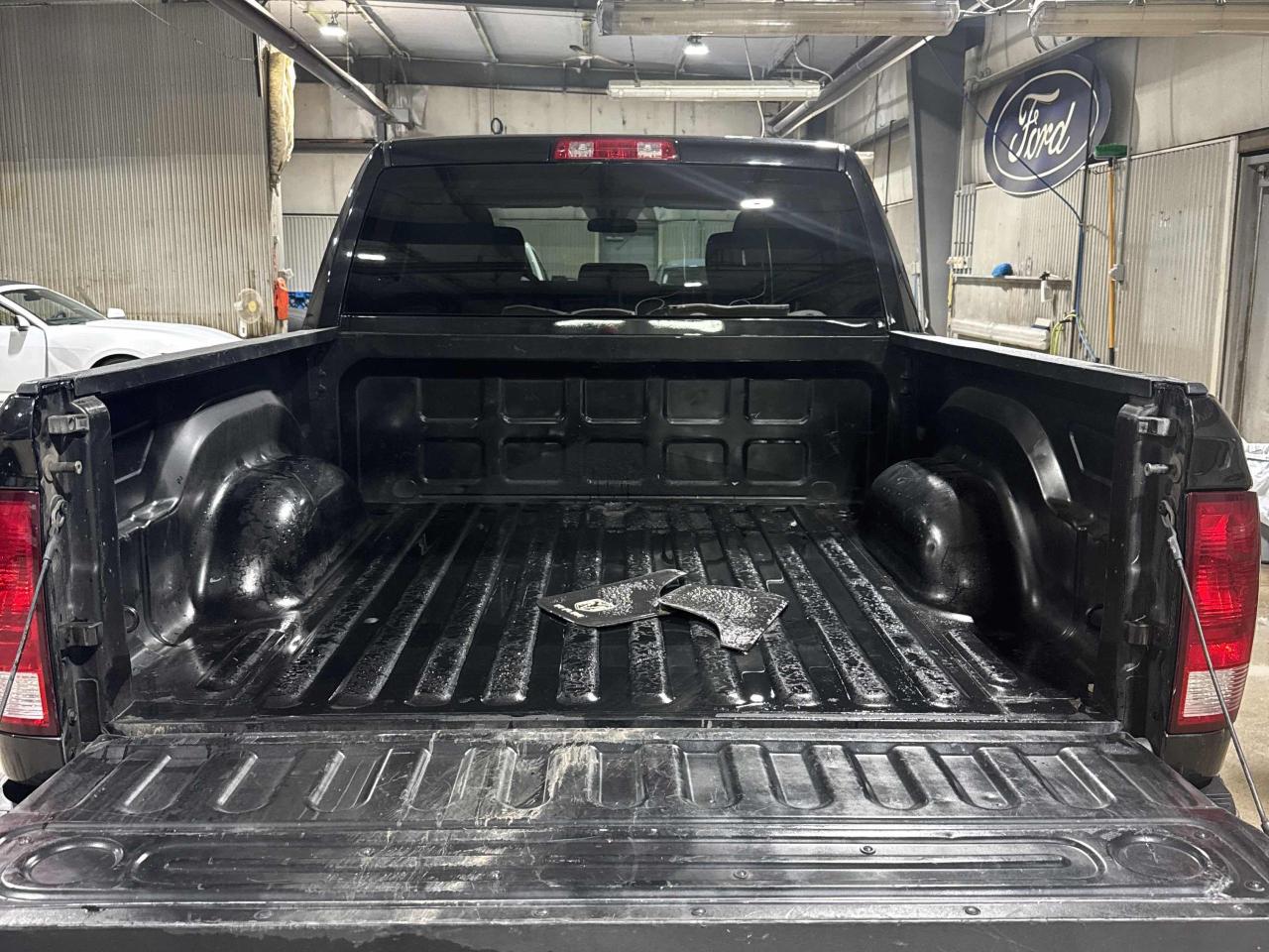 2018 RAM 1500 ST | Crew Cab | 4x4 | Tinted | Alloys | Clean Crfx Photo