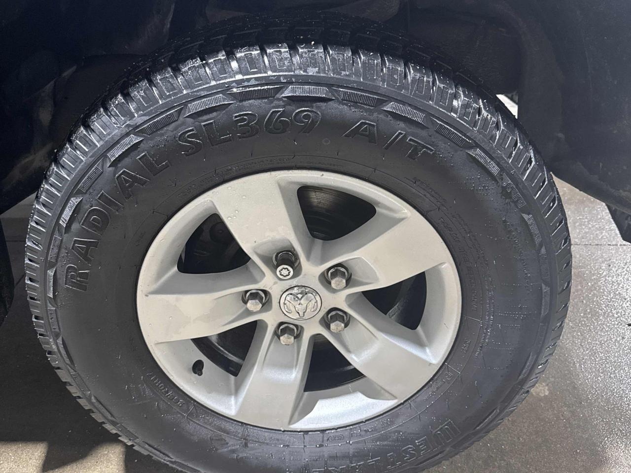 2018 RAM 1500 ST | Crew Cab | 4x4 | Tinted | Alloys | Clean Crfx Photo