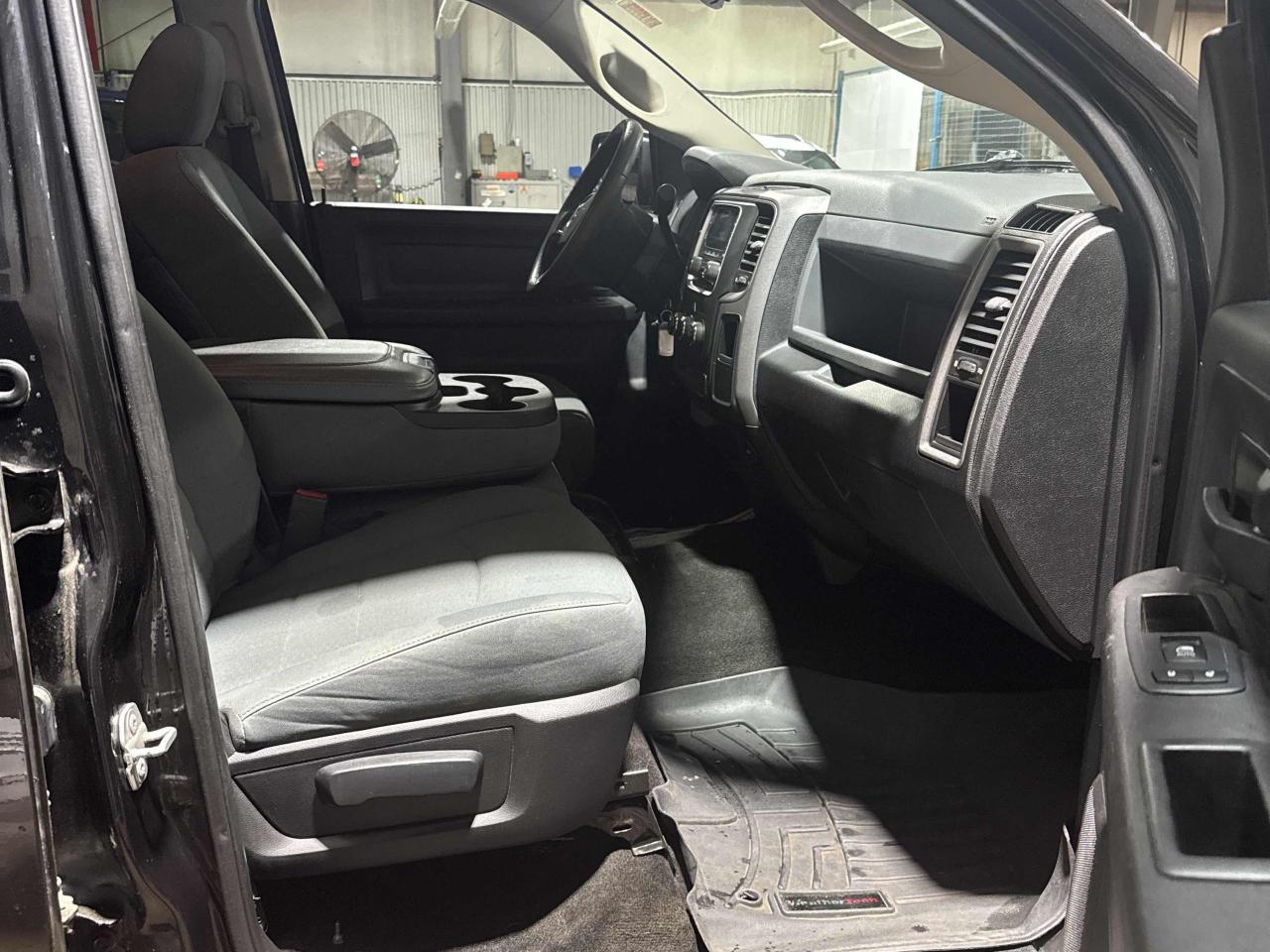 2018 RAM 1500 ST | Crew Cab | 4x4 | Tinted | Alloys | Clean Crfx Photo