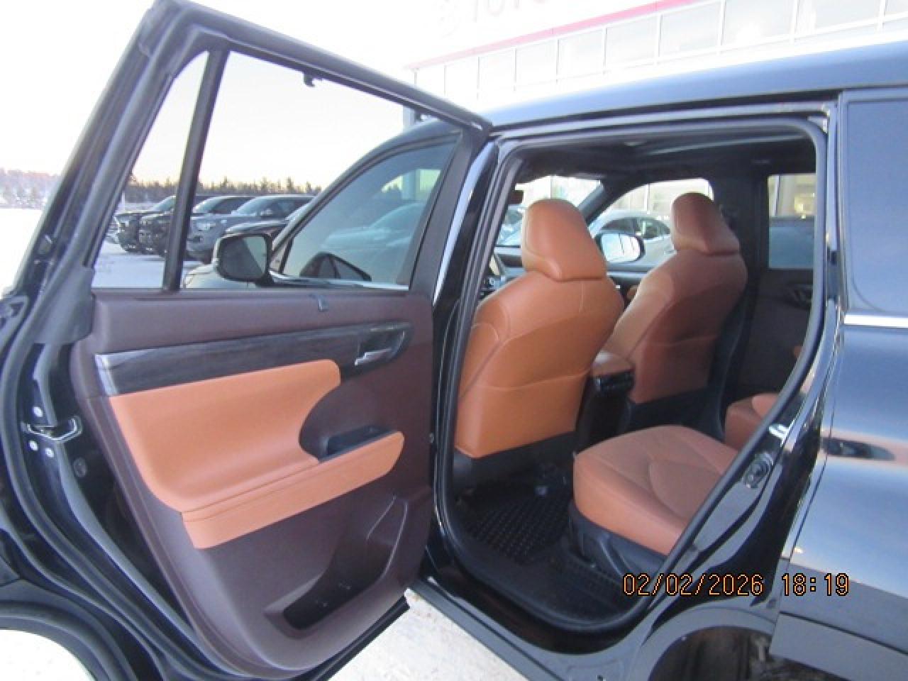 2021 Toyota Highlander Hybrid Limited Photo