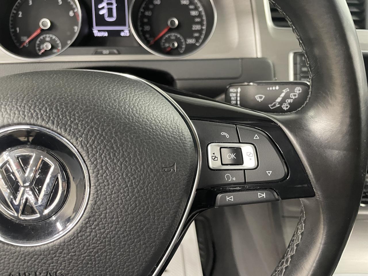 2017 Volkswagen Golf TRENDLINE Photo