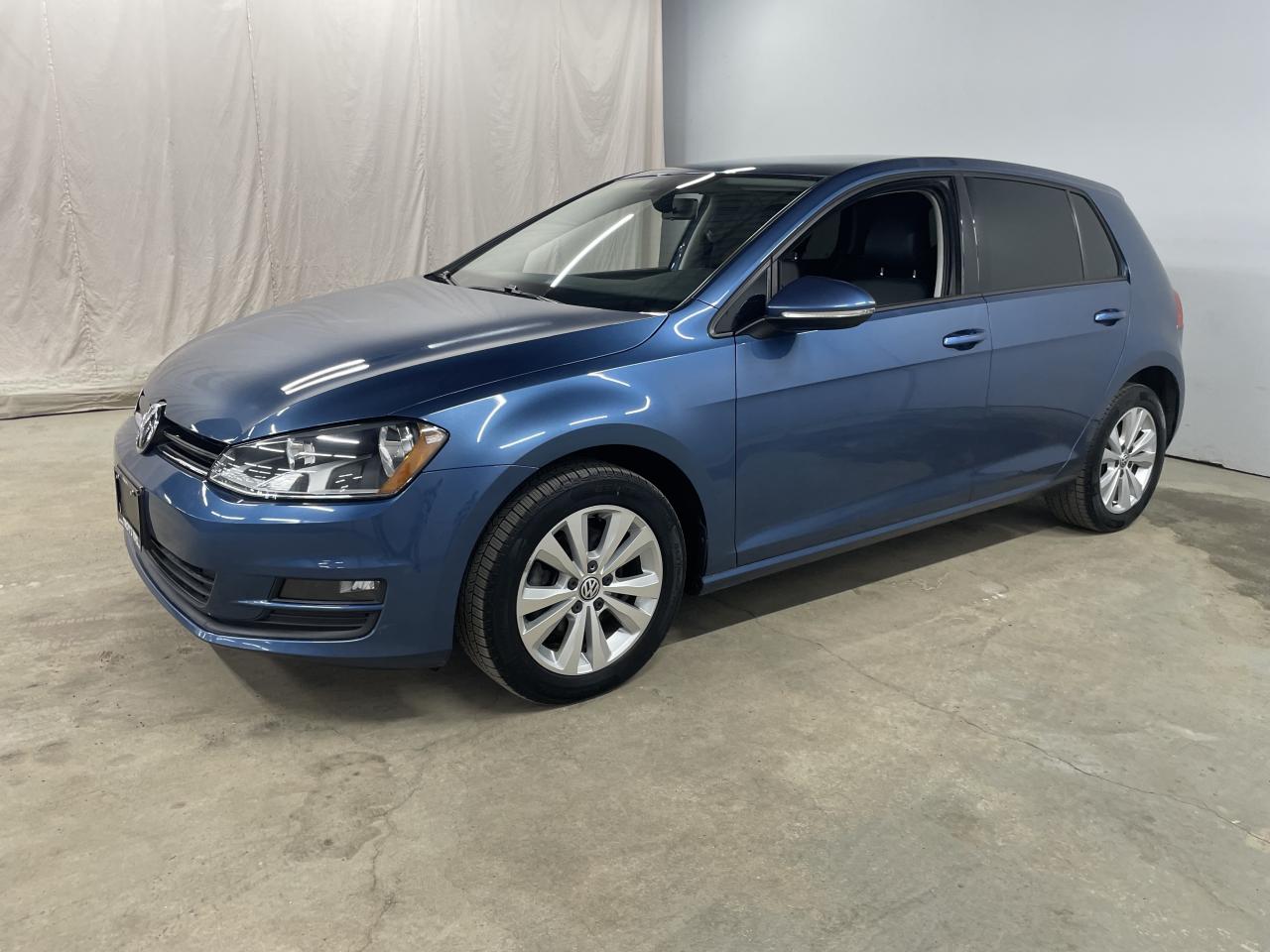 2017 Volkswagen Golf TRENDLINE Photo2