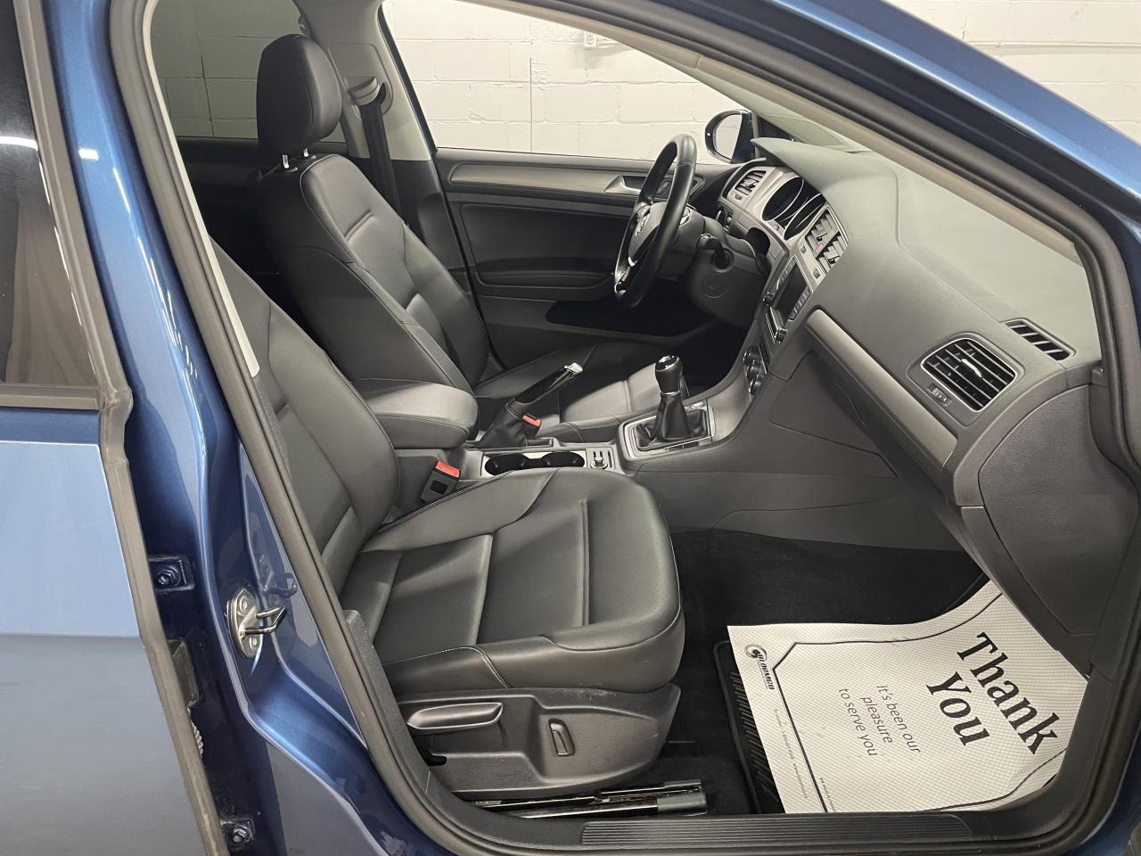 2017 Volkswagen Golf TRENDLINE Photo