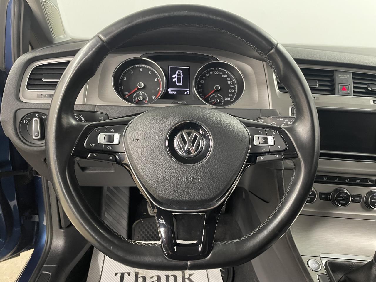 2017 Volkswagen Golf TRENDLINE Photo