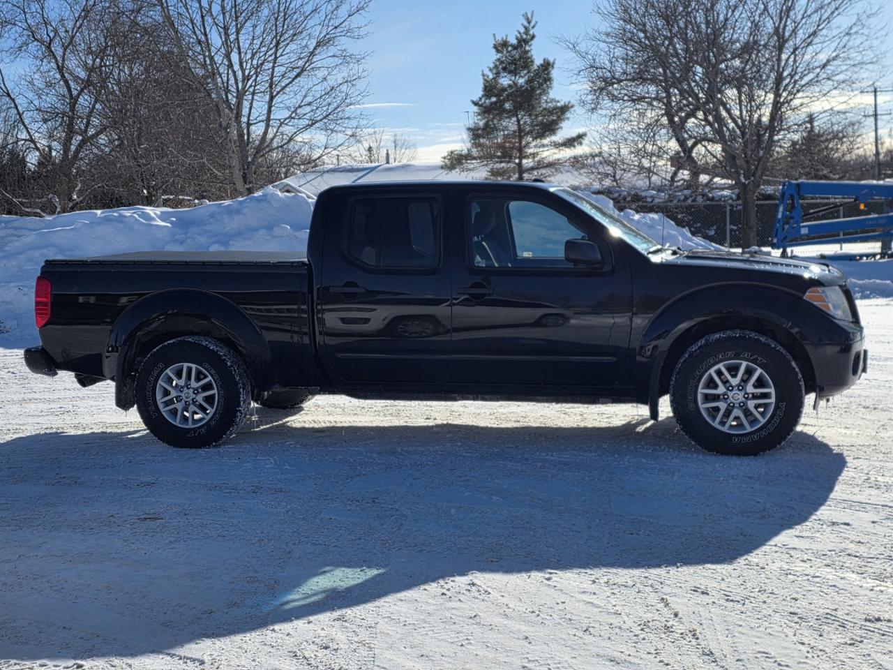 2015 Nissan Frontier SL Crew Cab LWB 5AT 4WD Photo