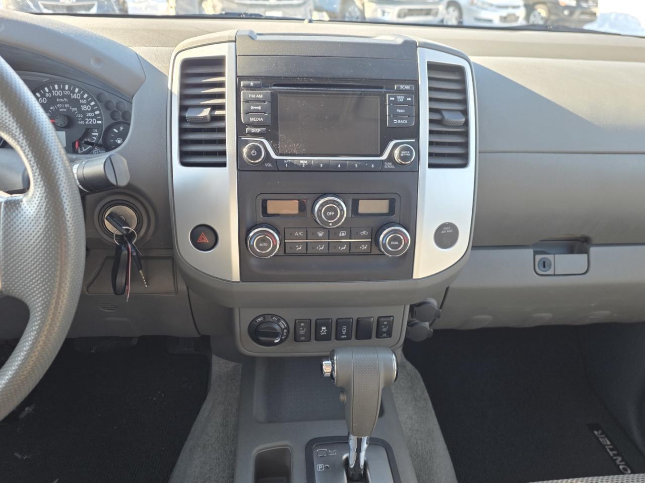 2015 Nissan Frontier SL Crew Cab LWB 5AT 4WD Photo