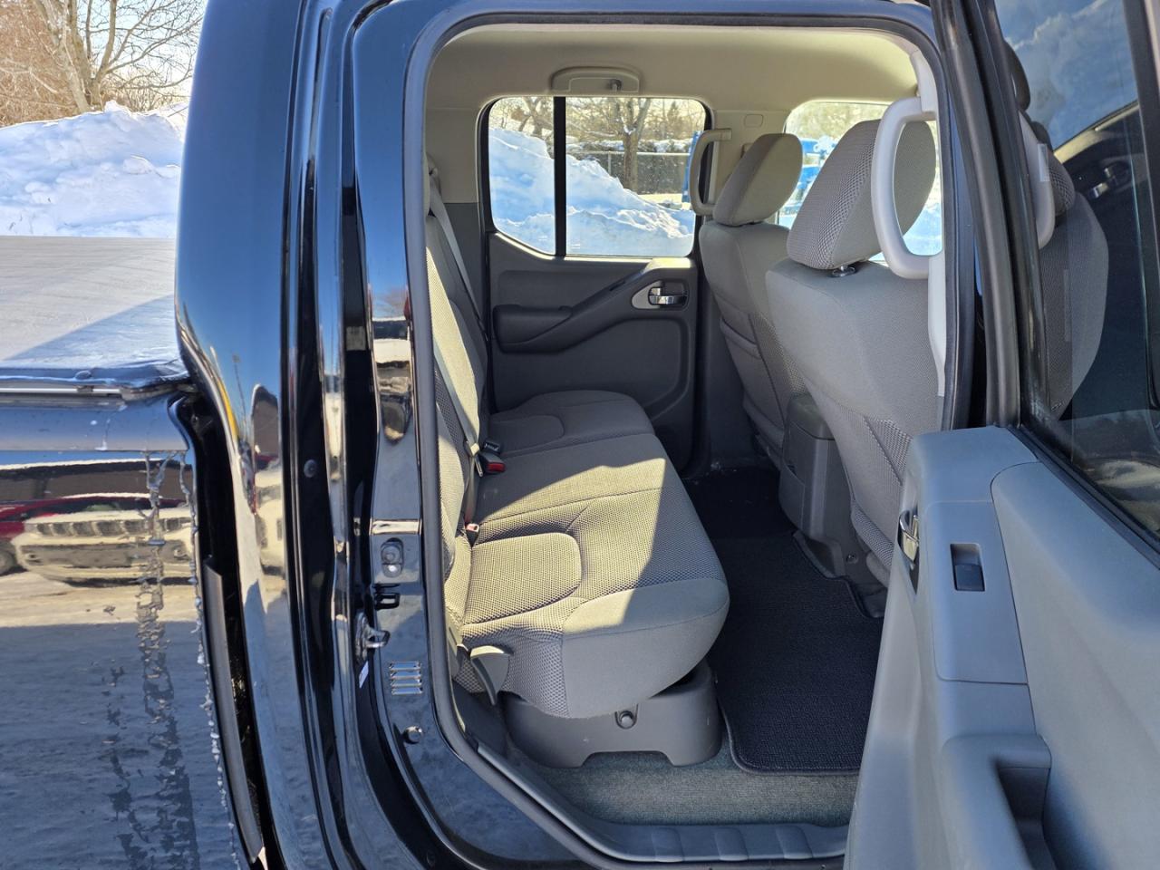 2015 Nissan Frontier SL Crew Cab LWB 5AT 4WD Photo