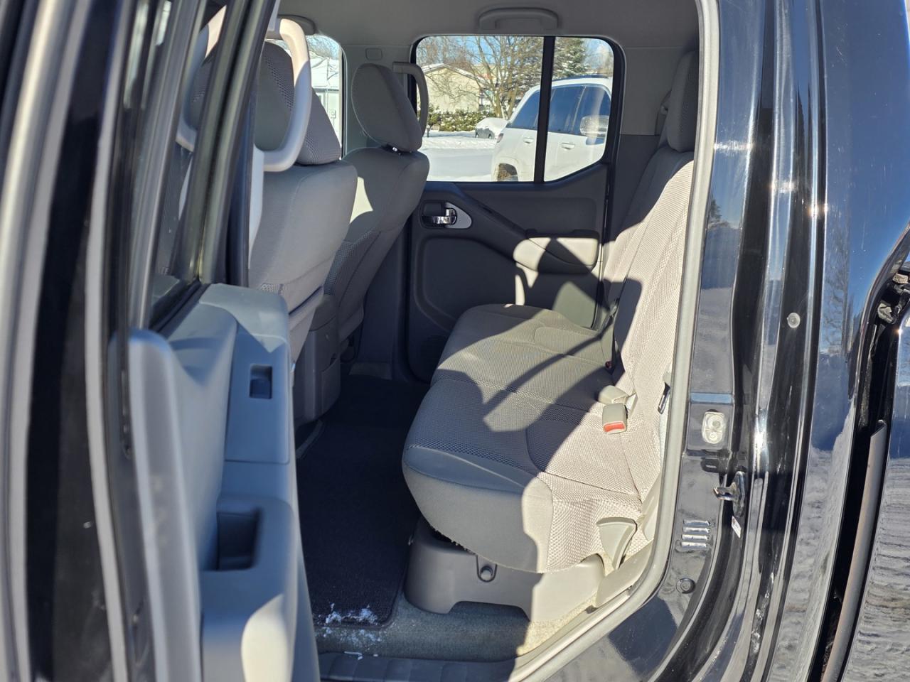 2015 Nissan Frontier SL Crew Cab LWB 5AT 4WD Photo