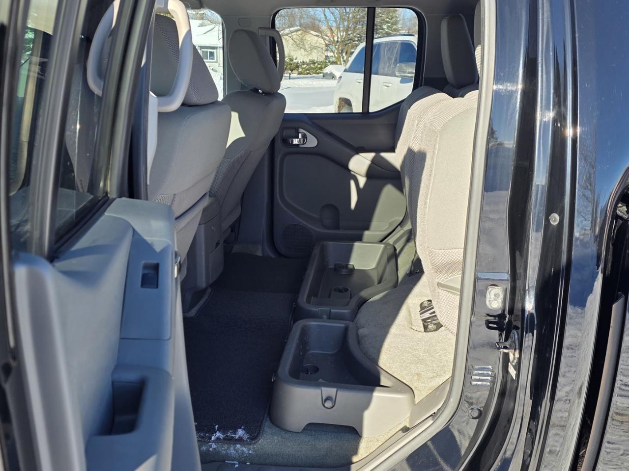 2015 Nissan Frontier SL Crew Cab LWB 5AT 4WD Photo