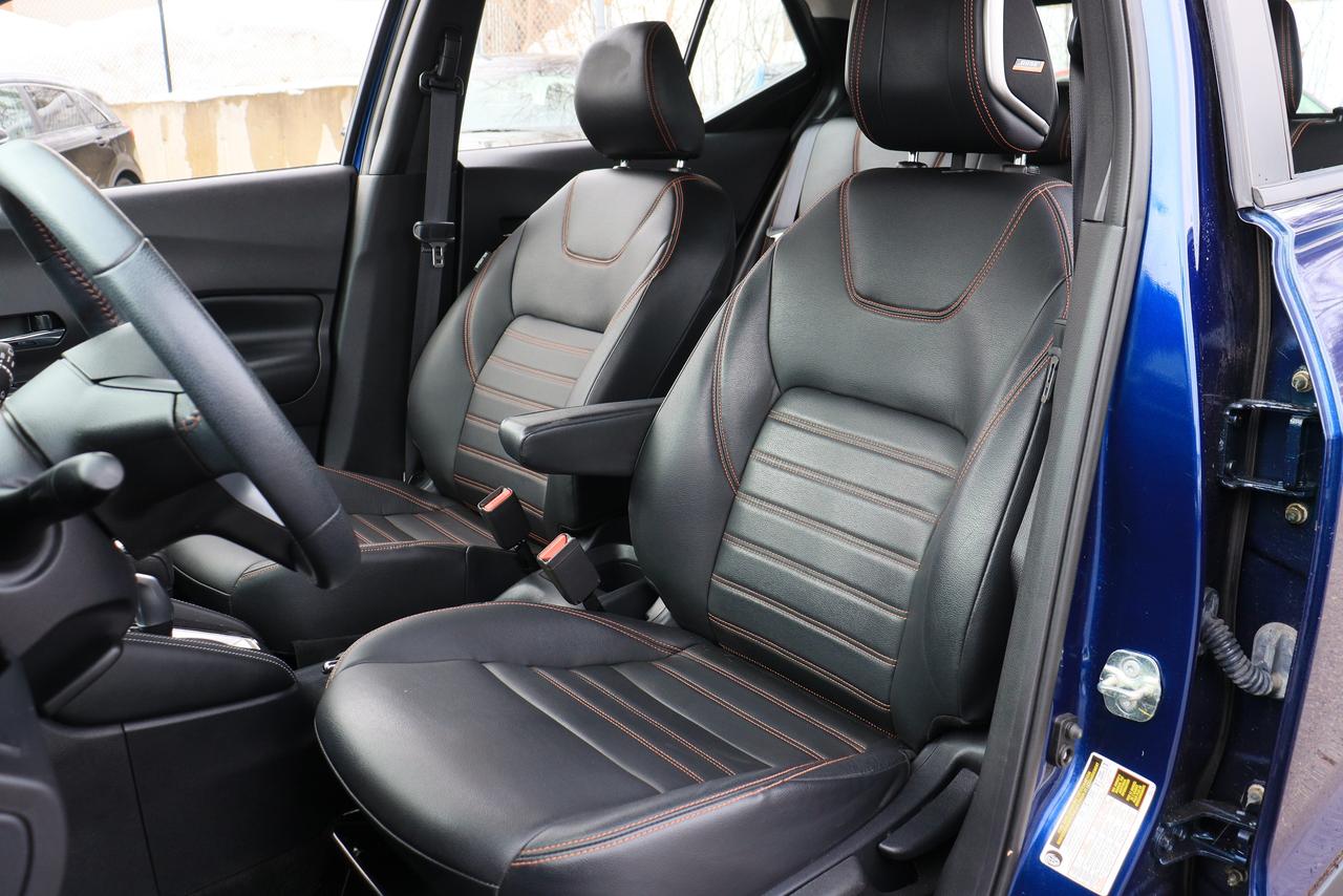 2019 Nissan Kicks SR | Leather | 360° Cam | CarPlay | Alloys | BSM++ Photo