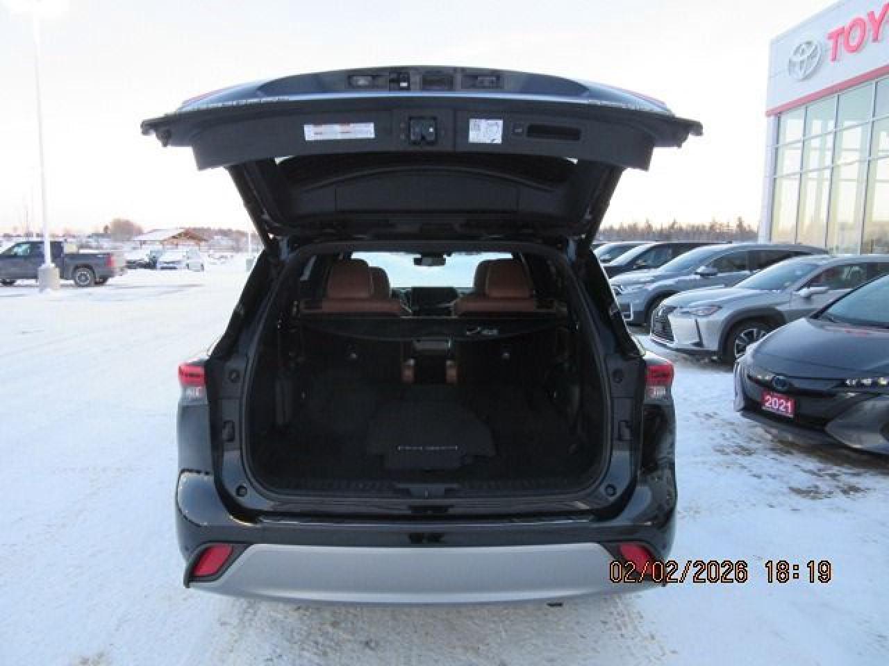 2021 Toyota Highlander Hybrid Limited Photo4