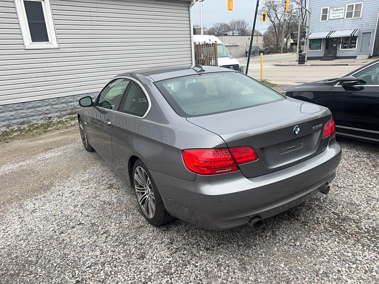 2011 BMW 3 Series 335i xDrive Photo4