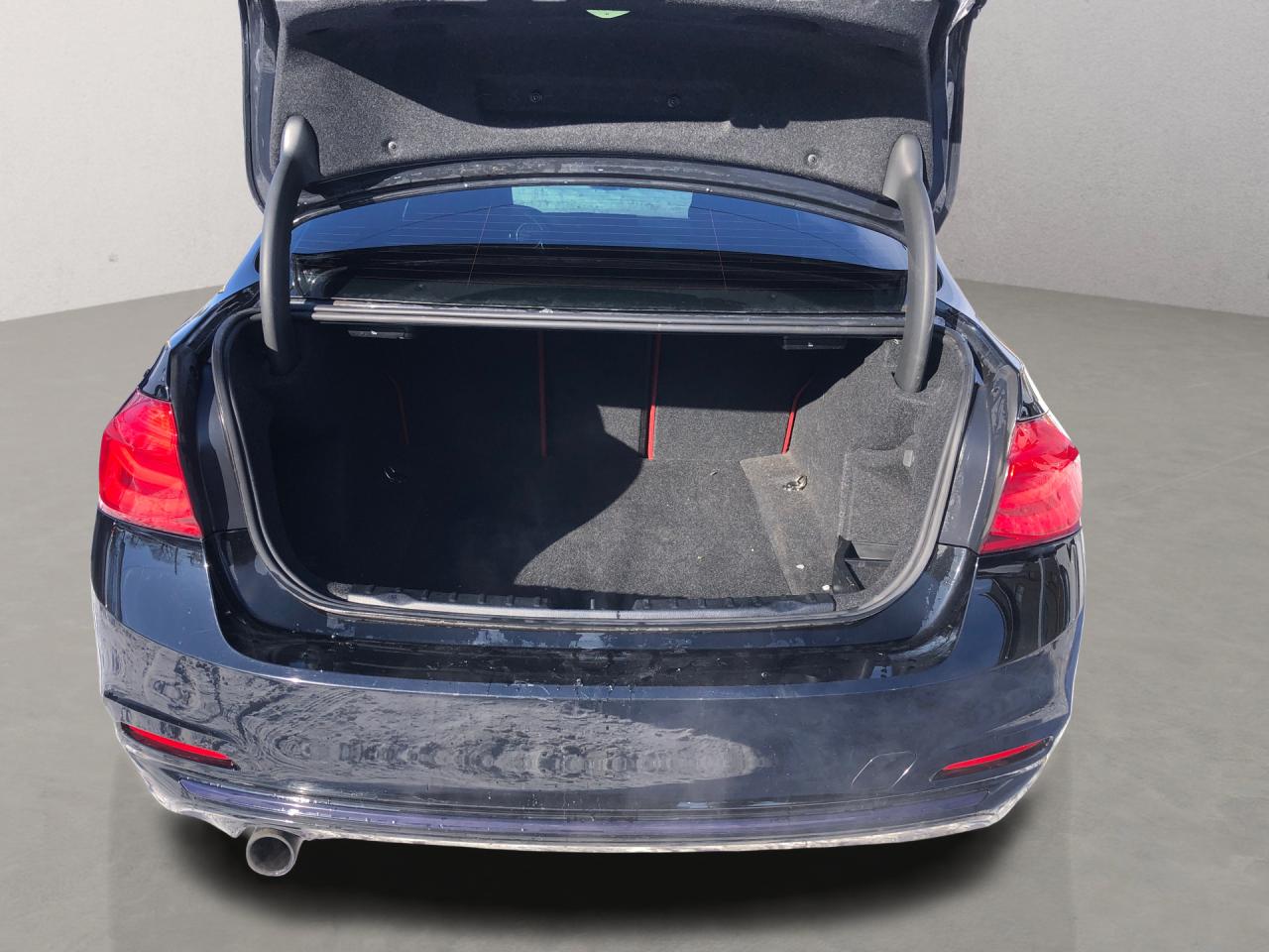 2017 BMW 3 Series 320i xDrive / NAV / H.SEATS / SUNROOF / MOONROOF Photo