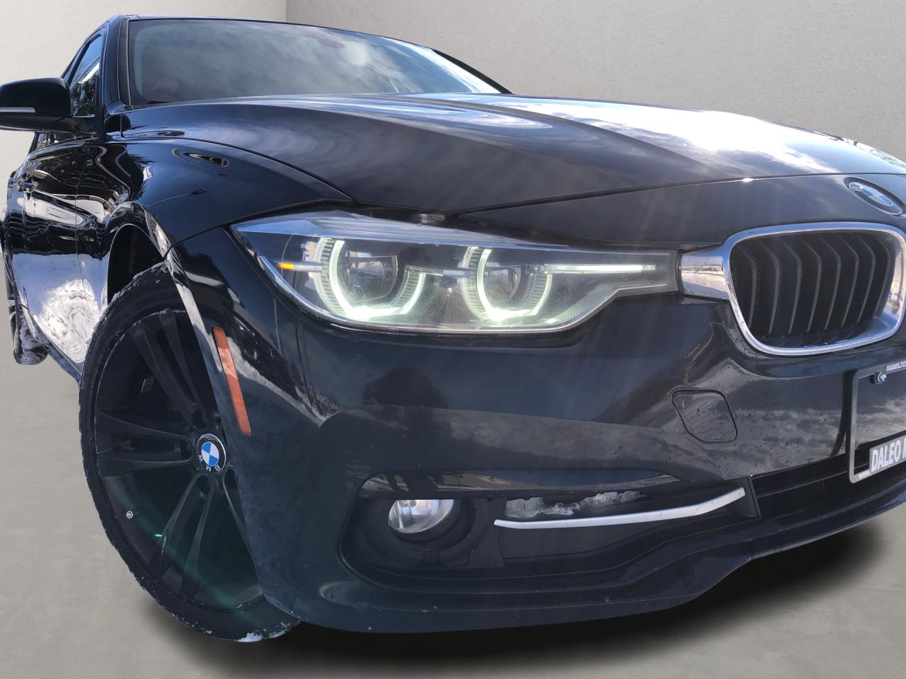 2017 BMW 3 Series 320i xDrive / NAV / H.SEATS / SUNROOF / MOONROOF Photo