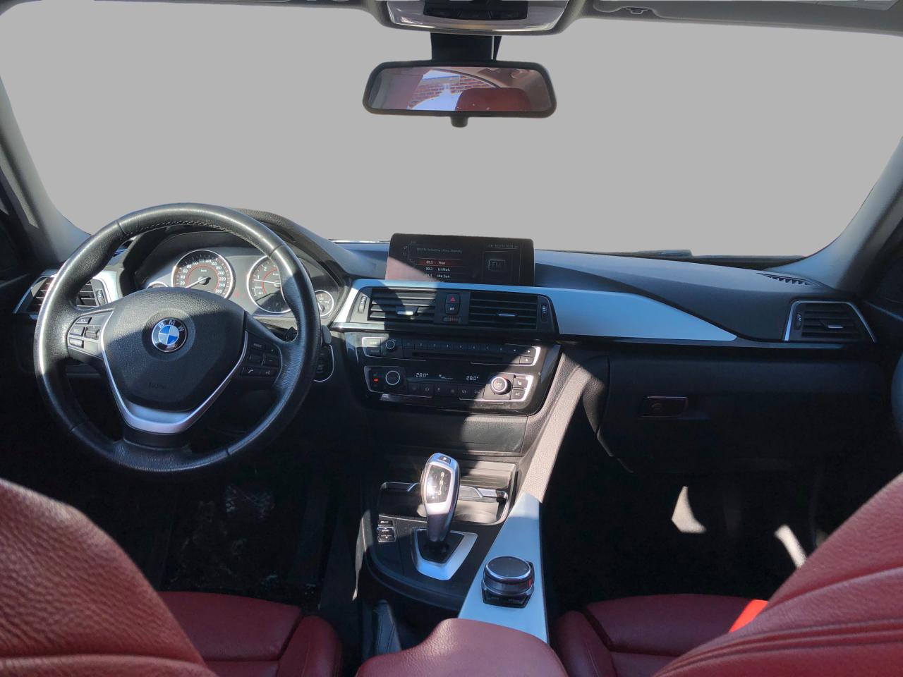 2017 BMW 3 Series 320i xDrive / NAV / H.SEATS / SUNROOF / MOONROOF Photo10