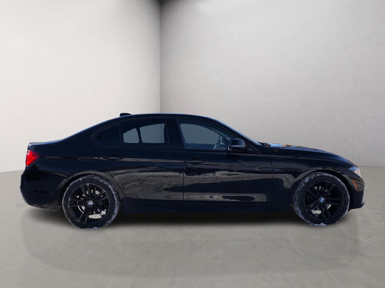 2017 BMW 3 Series 320i xDrive / NAV / H.SEATS / SUNROOF / MOONROOF Photo