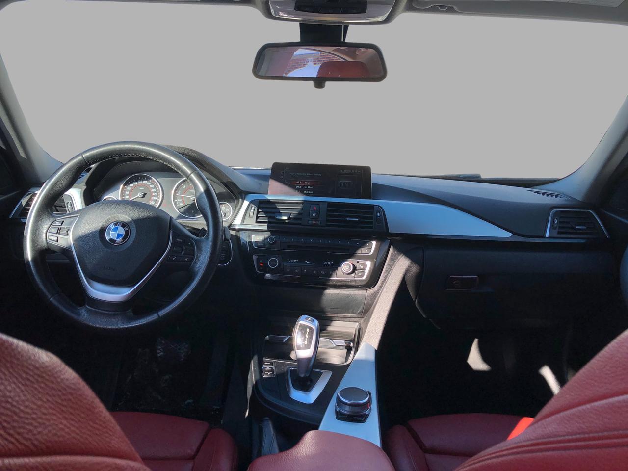 2017 BMW 3 Series 320i xDrive / NAV / H.SEATS / SUNROOF / MOONROOF Photo10