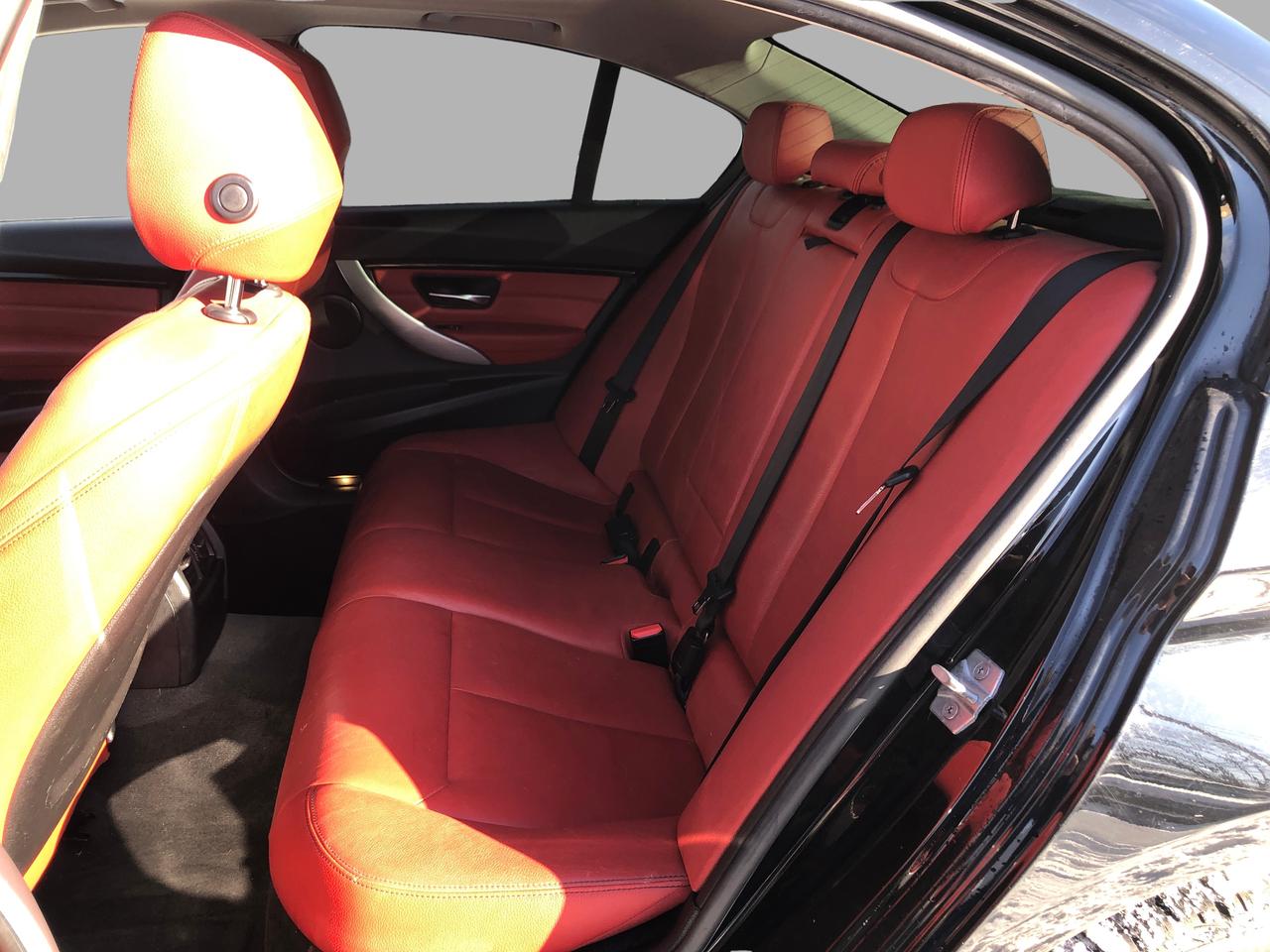 2017 BMW 3 Series 320i xDrive / NAV / H.SEATS / SUNROOF / MOONROOF Photo