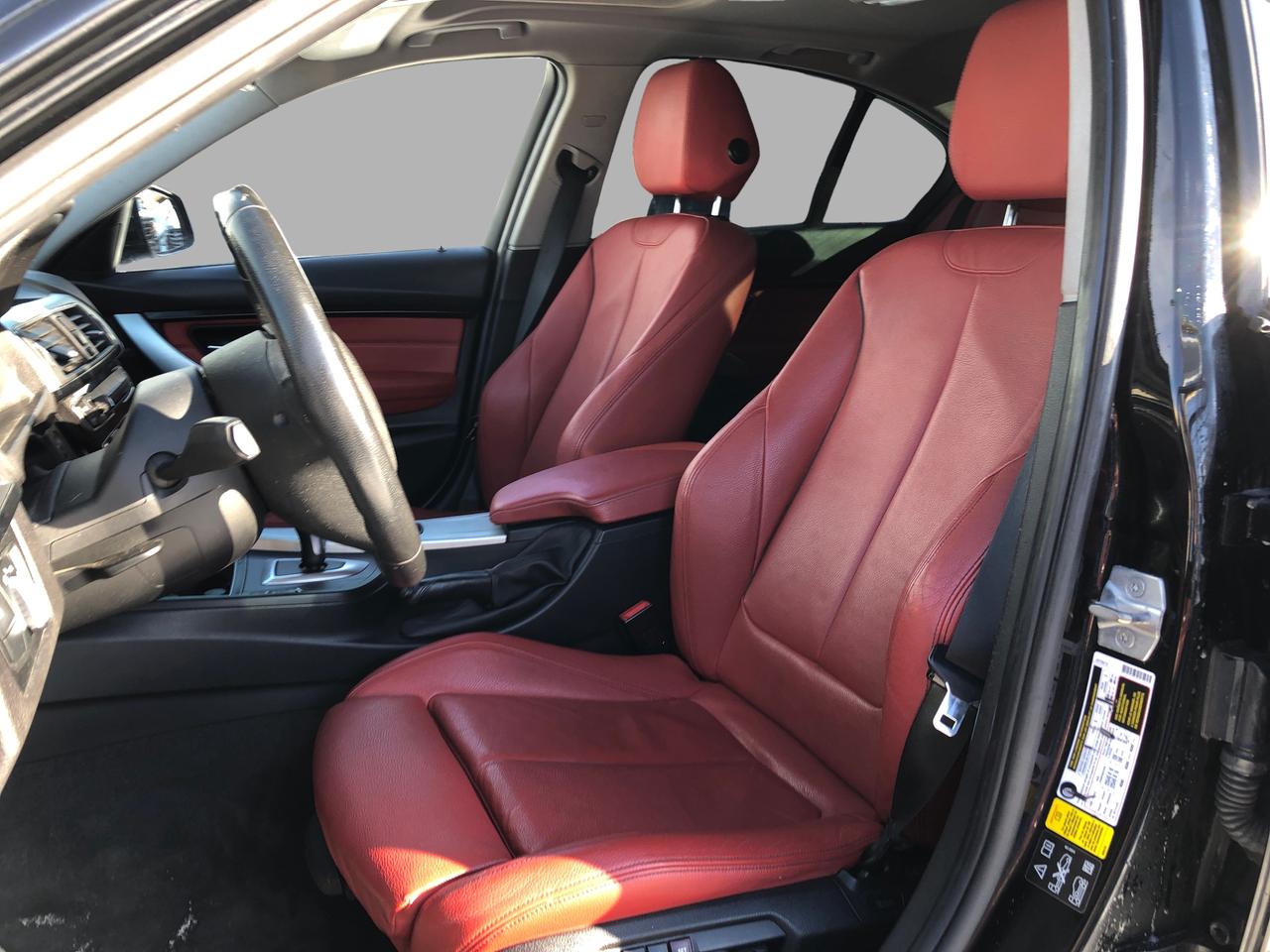 2017 BMW 3 Series 320i xDrive / NAV / H.SEATS / SUNROOF / MOONROOF Photo8