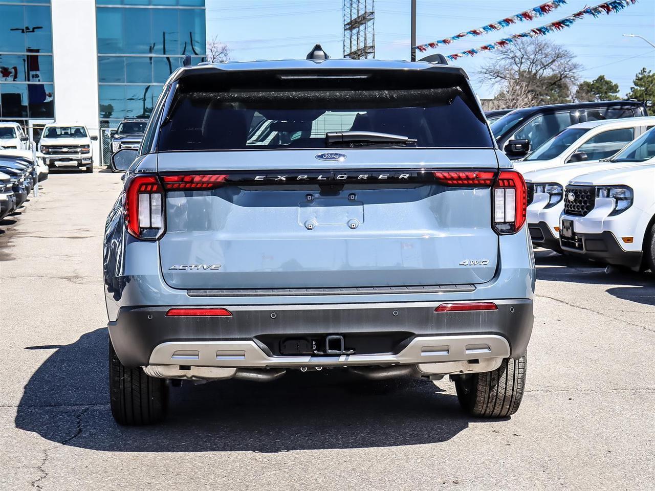 2026 Ford Explorer Active Photo4