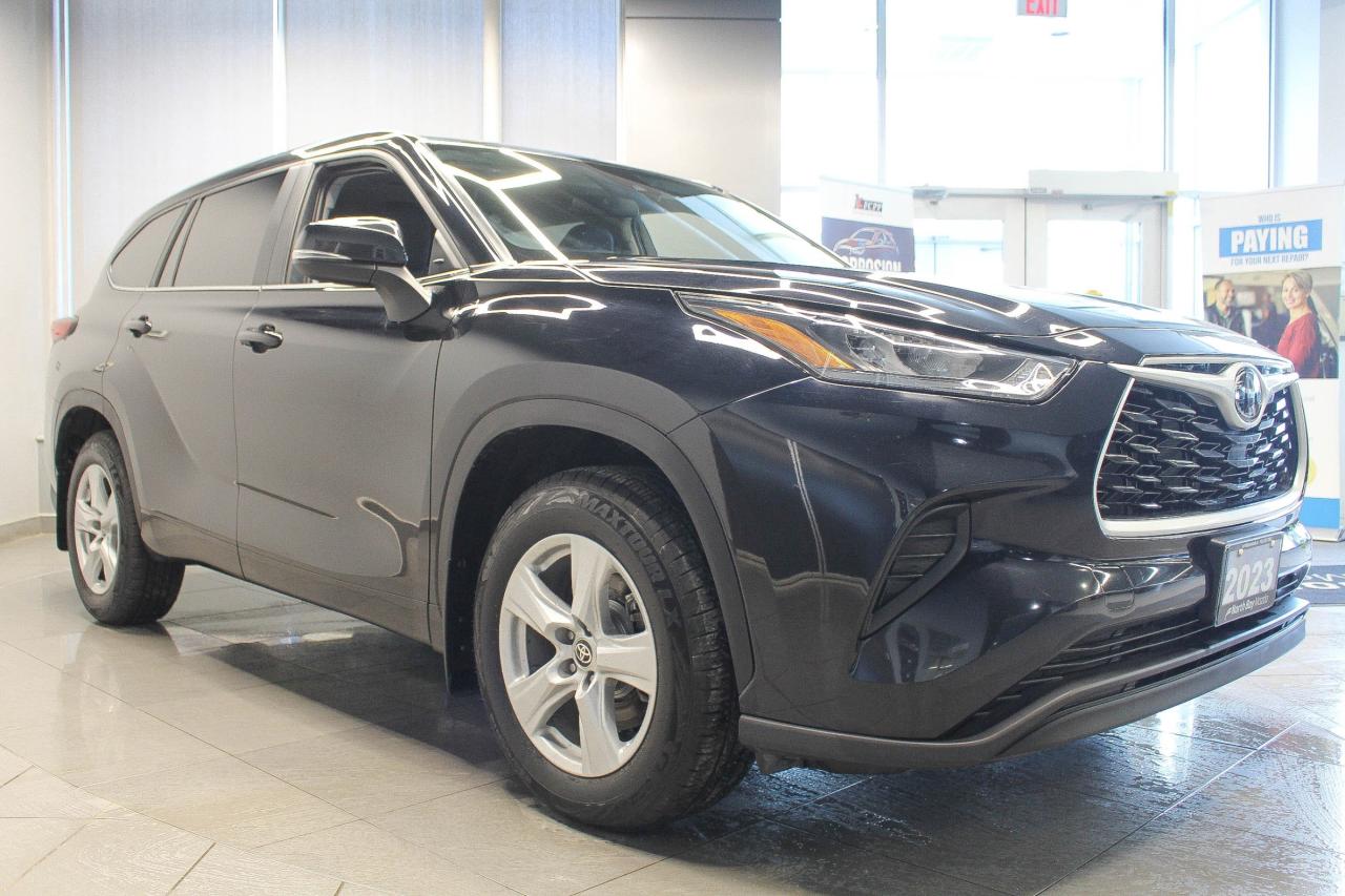 2023 Toyota Highlander 8 PASSENGER SEATS - HEATED FRONT SEATS - APPLE CARPLAY AND ANDROID AUTO Photo