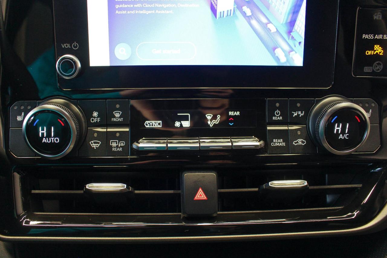 2023 Toyota Highlander 8 PASSENGER SEATS - HEATED FRONT SEATS - APPLE CARPLAY AND ANDROID AUTO Photo