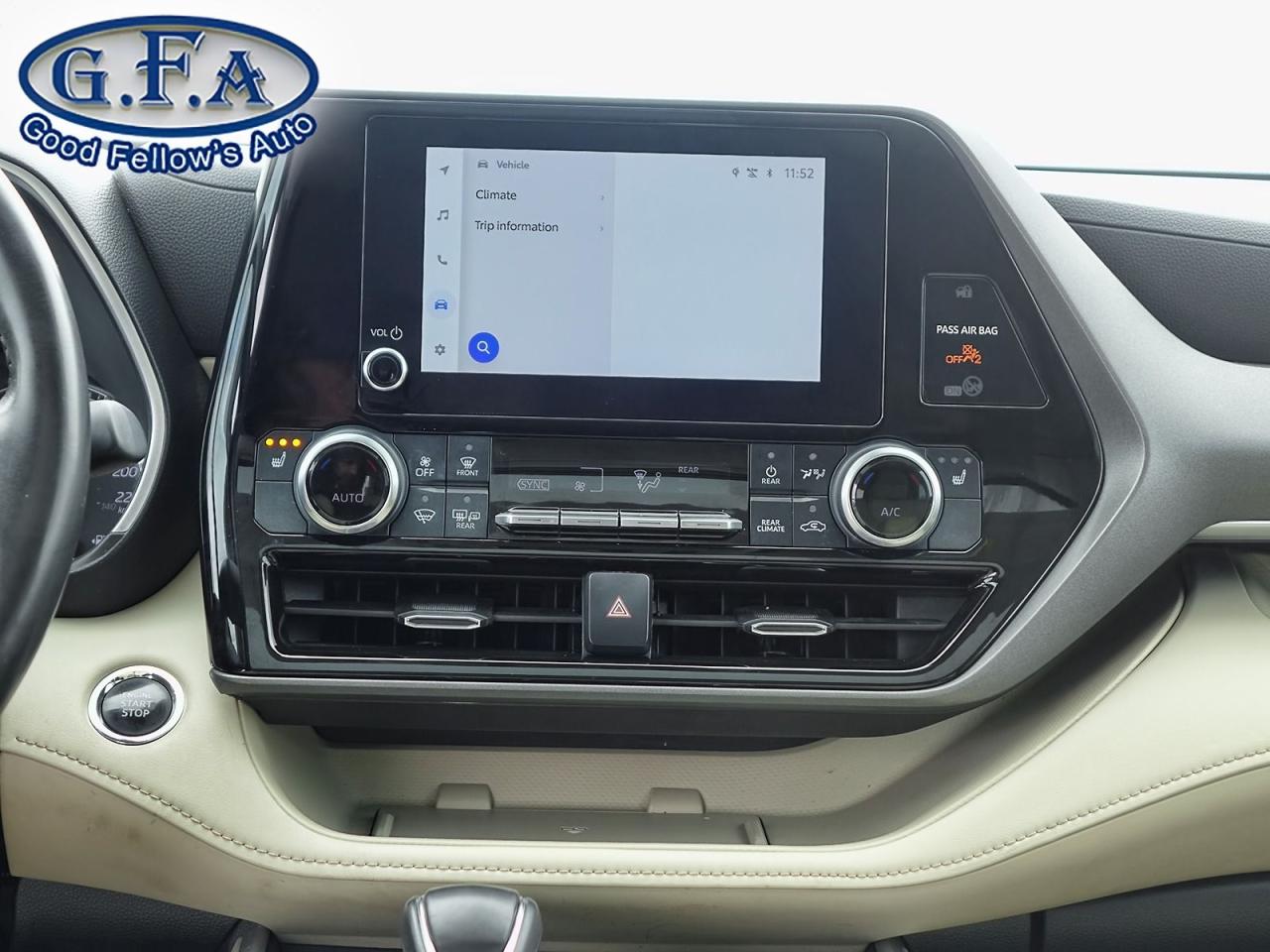 2023 Toyota Highlander XLE MODEL, AWD, 8 PASSENGER, LEATHER SEATS, SUNROO Photo