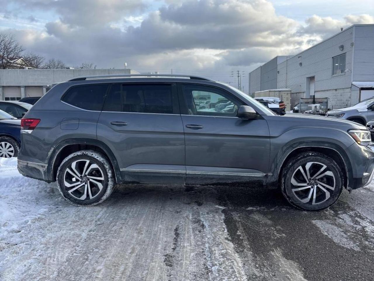 2022 Volkswagen Atlas HIGHLINE/ V6 AWD/ SUNROOF/ NAVI/ REAR CAM/ 7 PASSE - Photo #3
