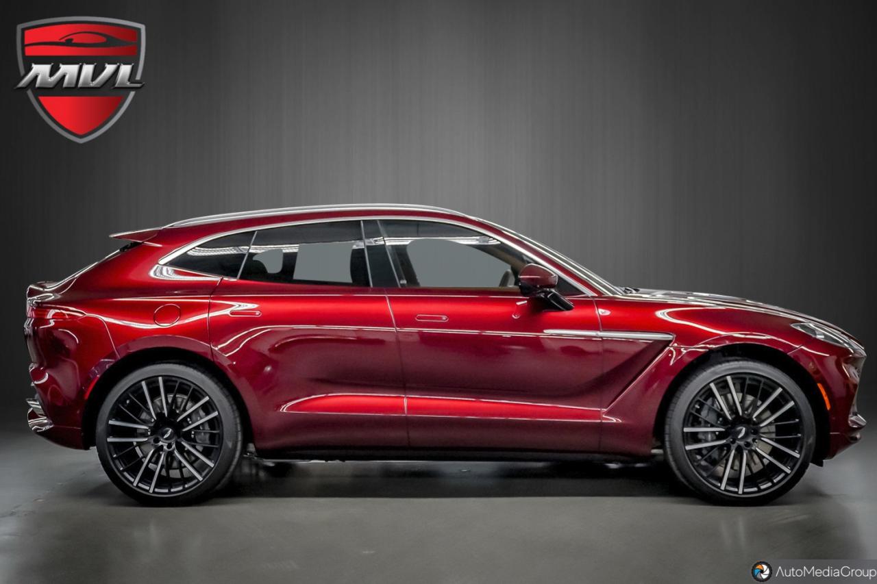 2022 Aston Martin DBX  Photo2