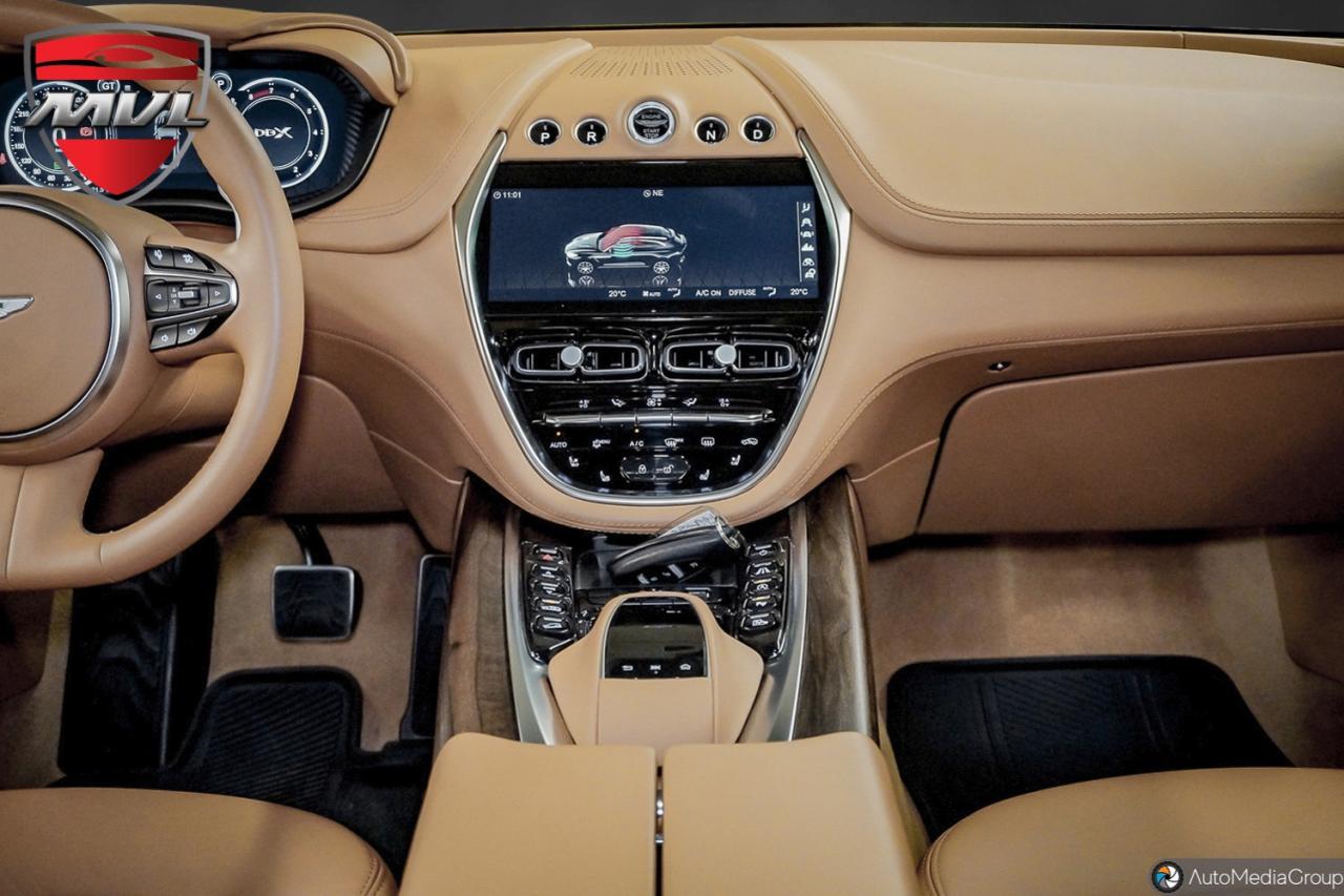 2022 Aston Martin DBX  Photo