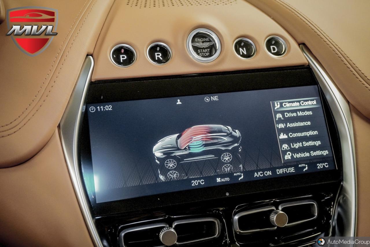 2022 Aston Martin DBX  Photo