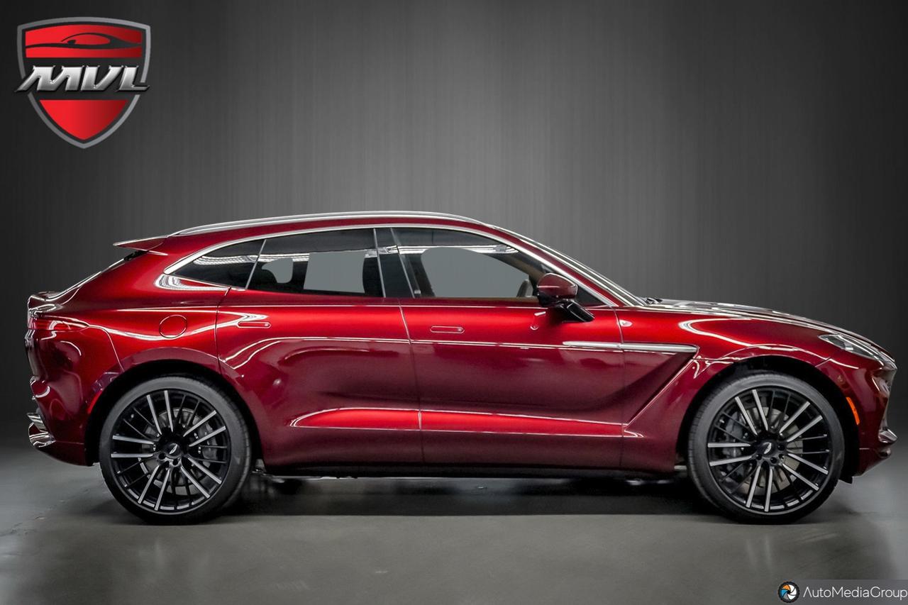 2022 Aston Martin DBX  Photo
