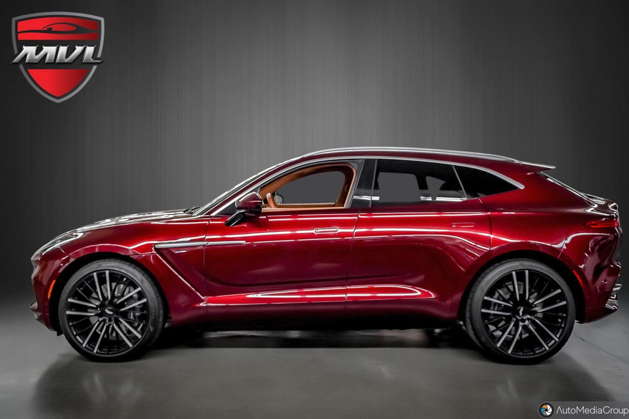 2022 Aston Martin DBX  Photo