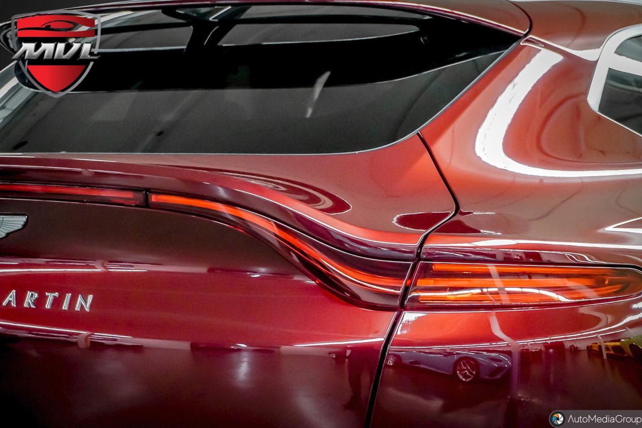 2022 Aston Martin DBX  Photo