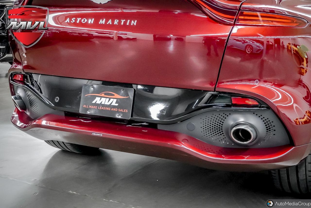 2022 Aston Martin DBX  Photo