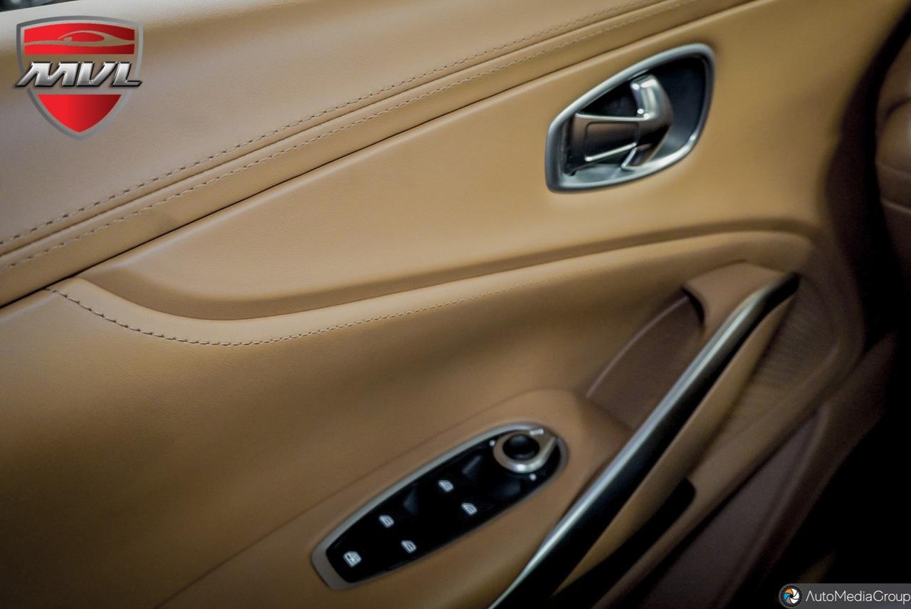 2022 Aston Martin DBX  Photo