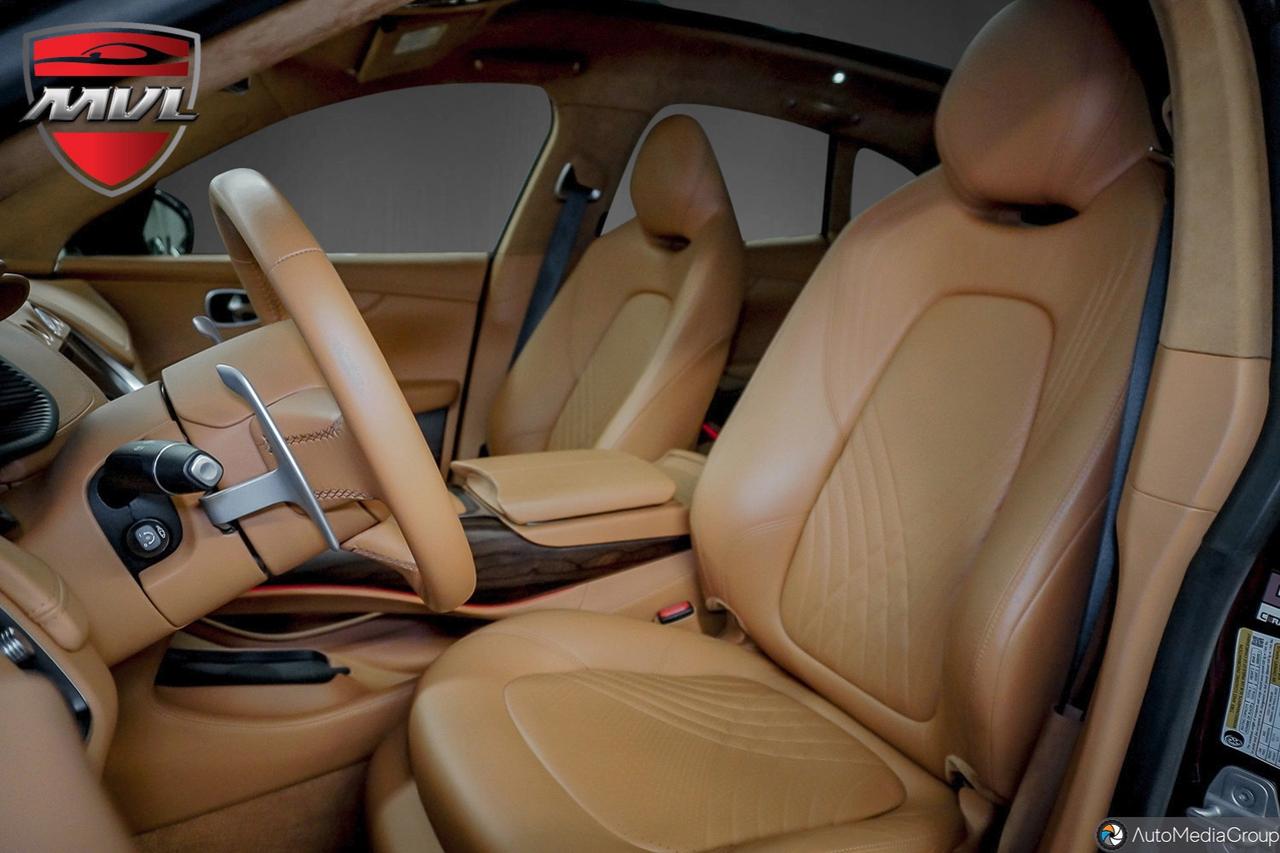 2022 Aston Martin DBX  Photo