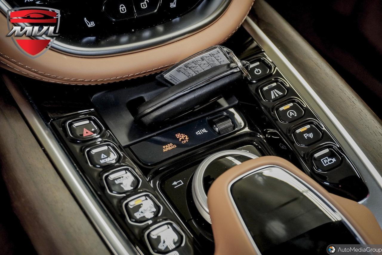 2022 Aston Martin DBX  Photo