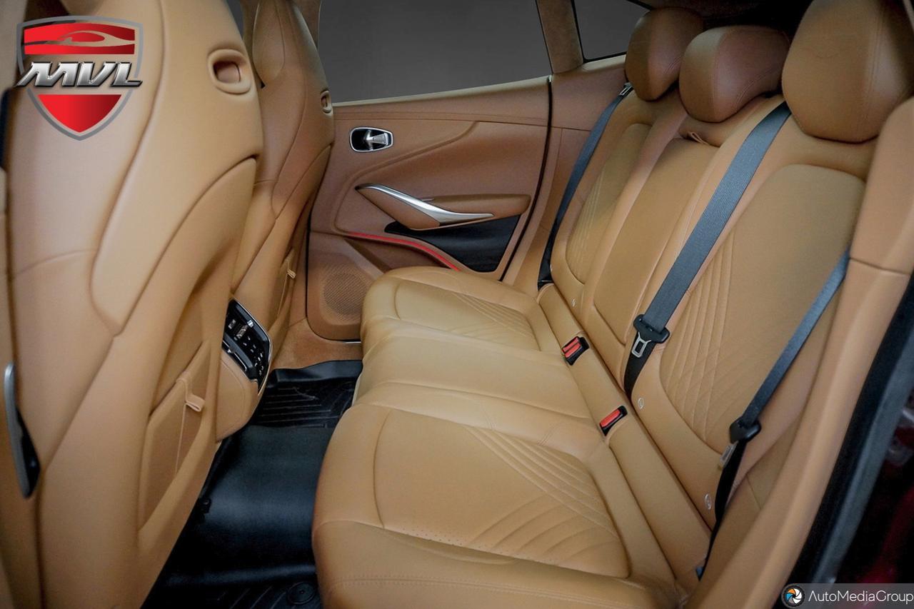 2022 Aston Martin DBX  Photo