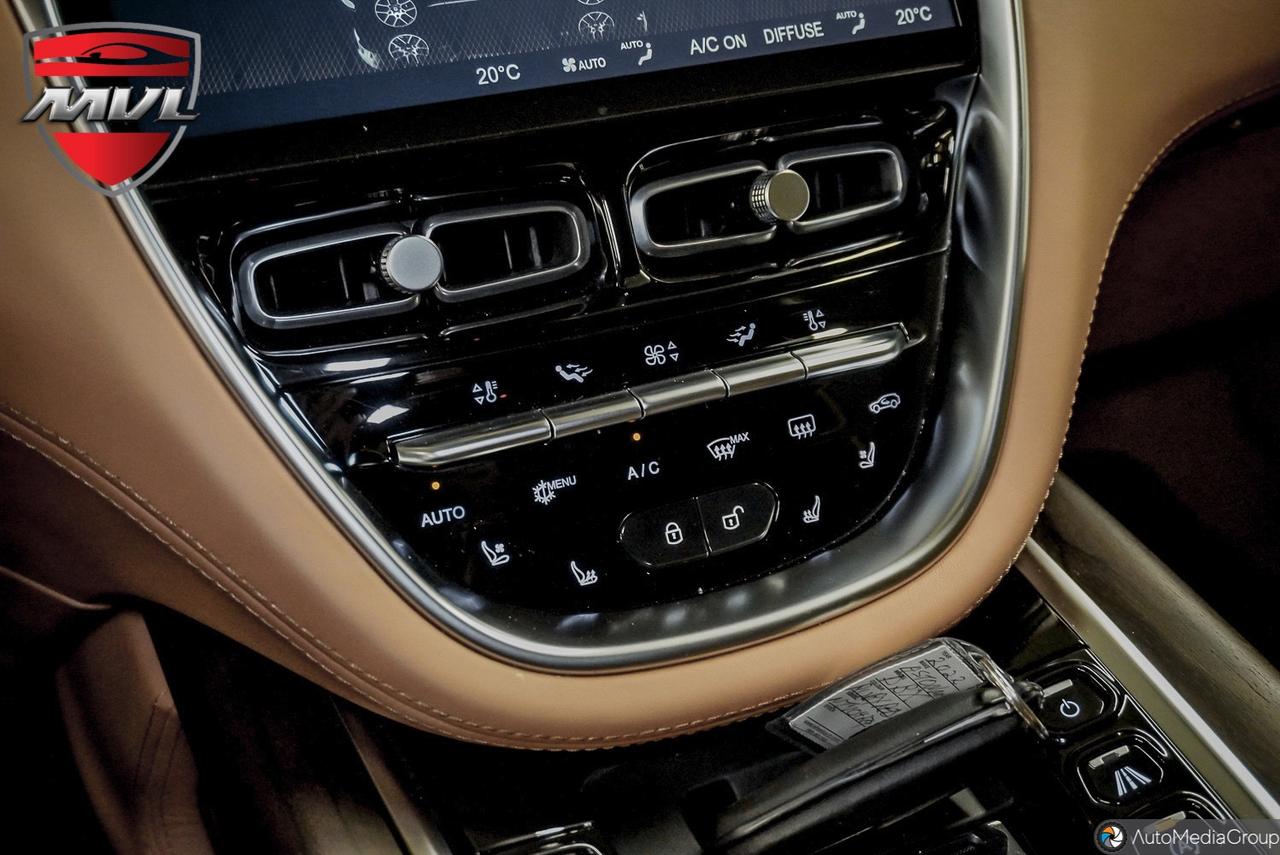 2022 Aston Martin DBX  Photo