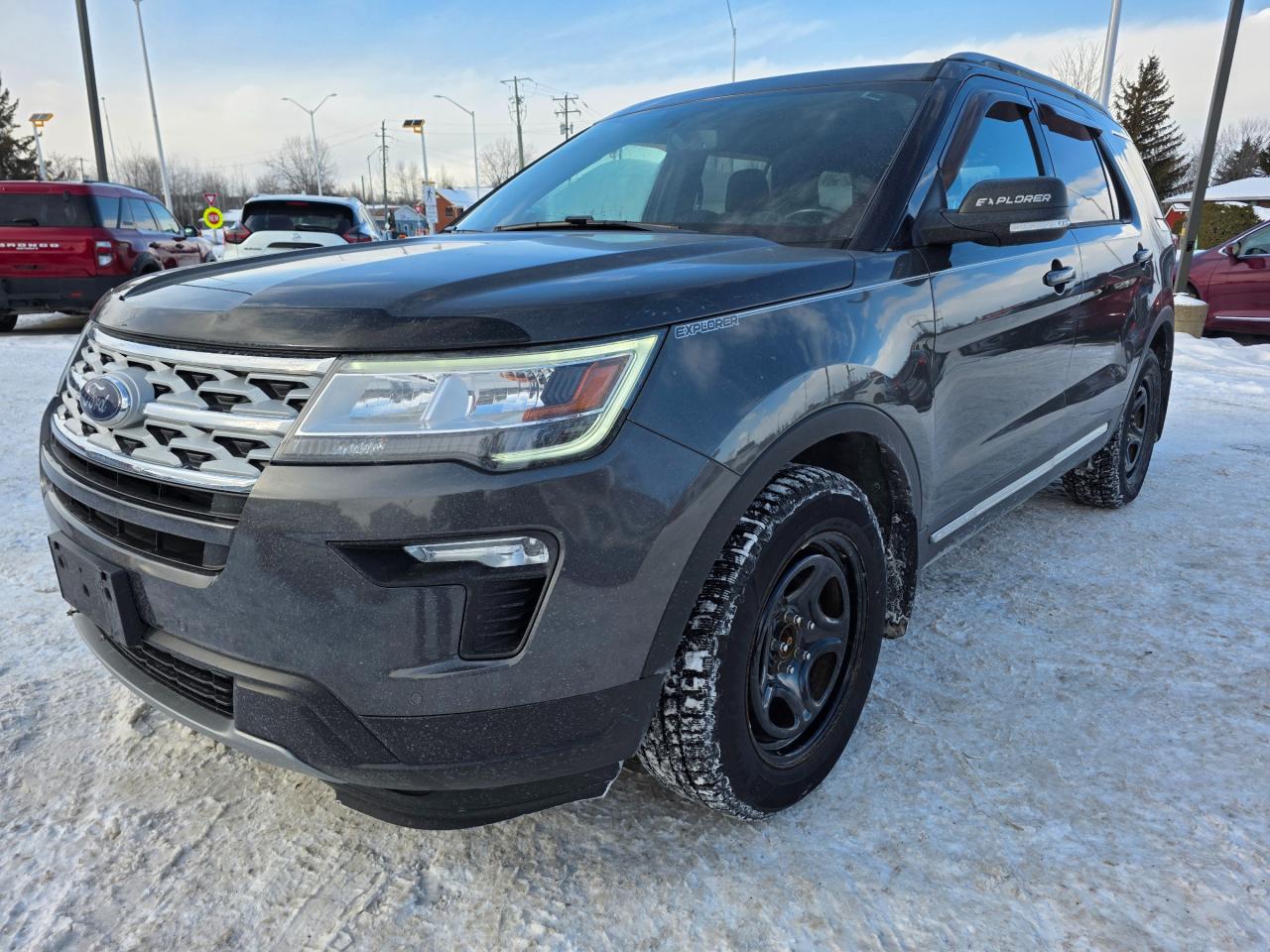 2019 Ford Explorer XLT 4DR 4X4 Photo2