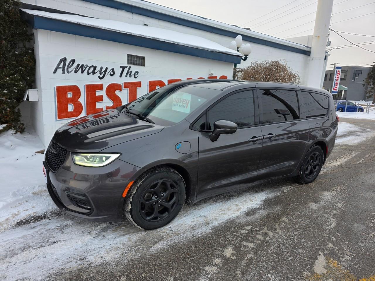 2022 Chrysler Pacifica Hybrid Limited Passenger Van Photo